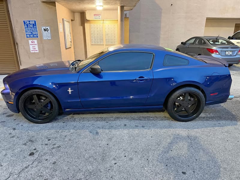 2013 Ford Mustang - Coupe 2D