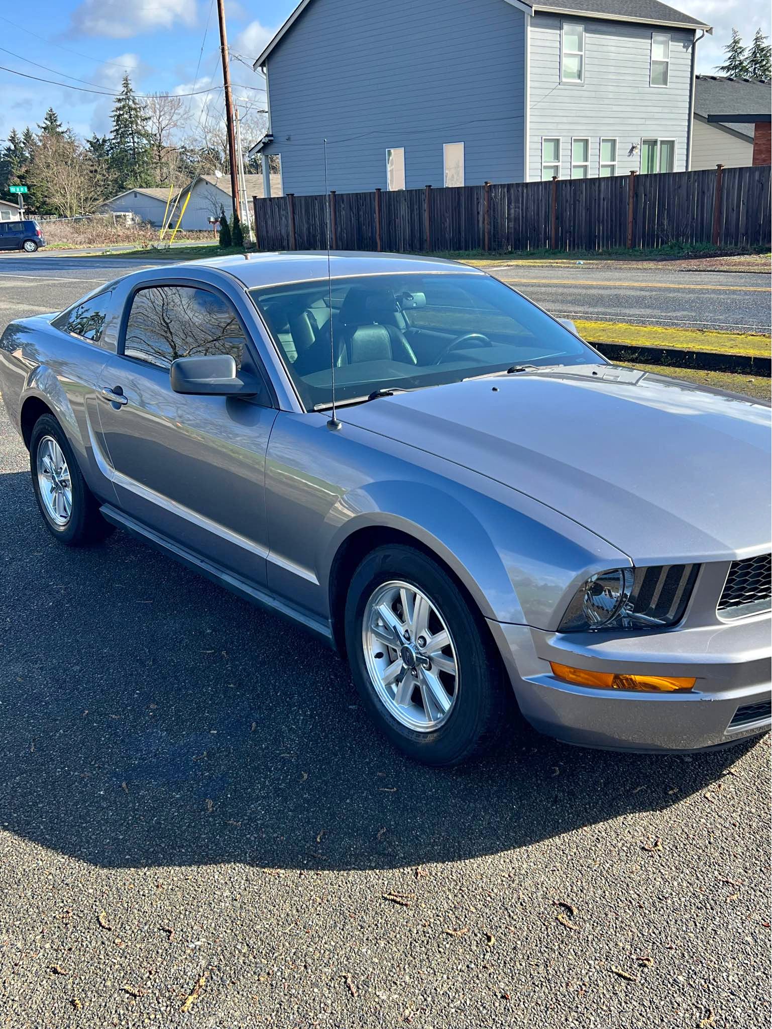 2007 Ford Mustang - Deluxe Coupe 2D