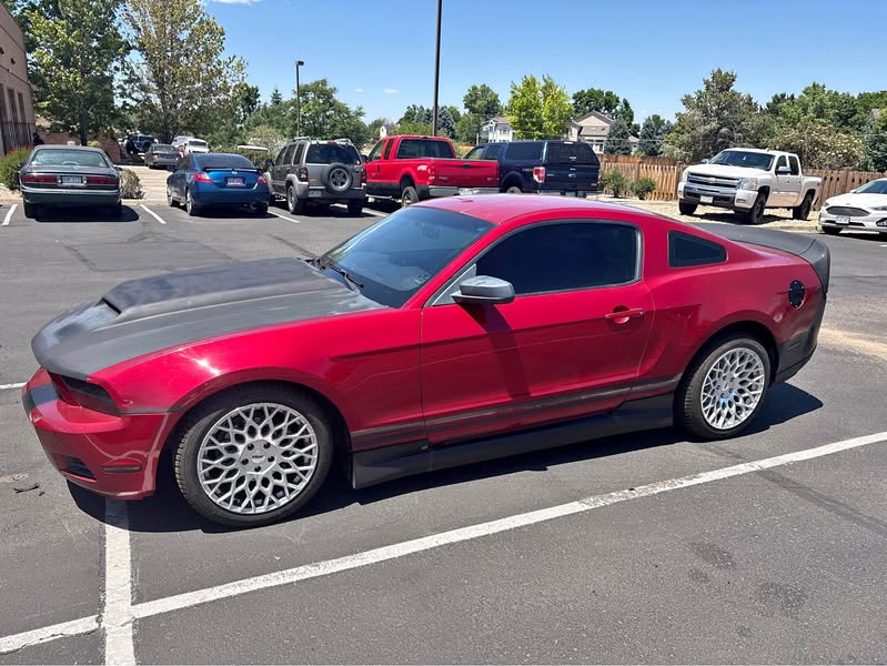 2010 Ford Mustang - Premium