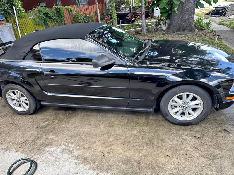 2006 Ford Mustang - Convertible 2D