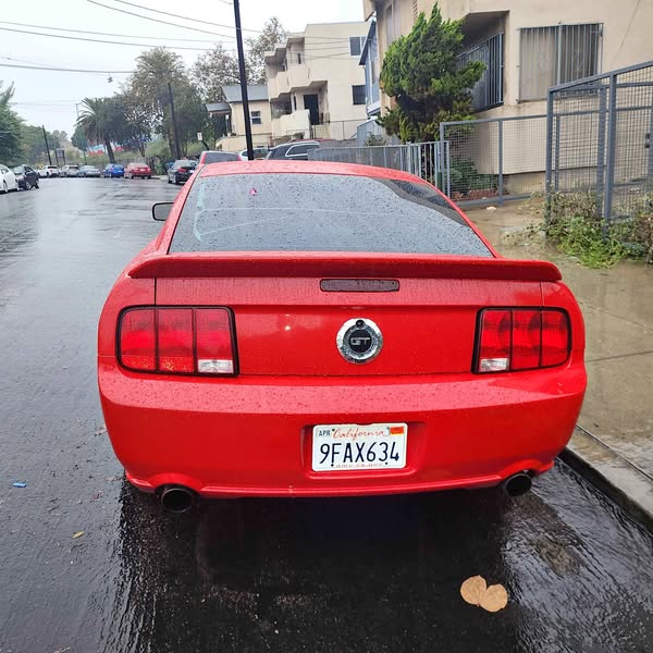 2005 Ford Mustang - Deluxe Coupe 2D