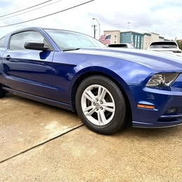 2013 Ford MUSTANG V6