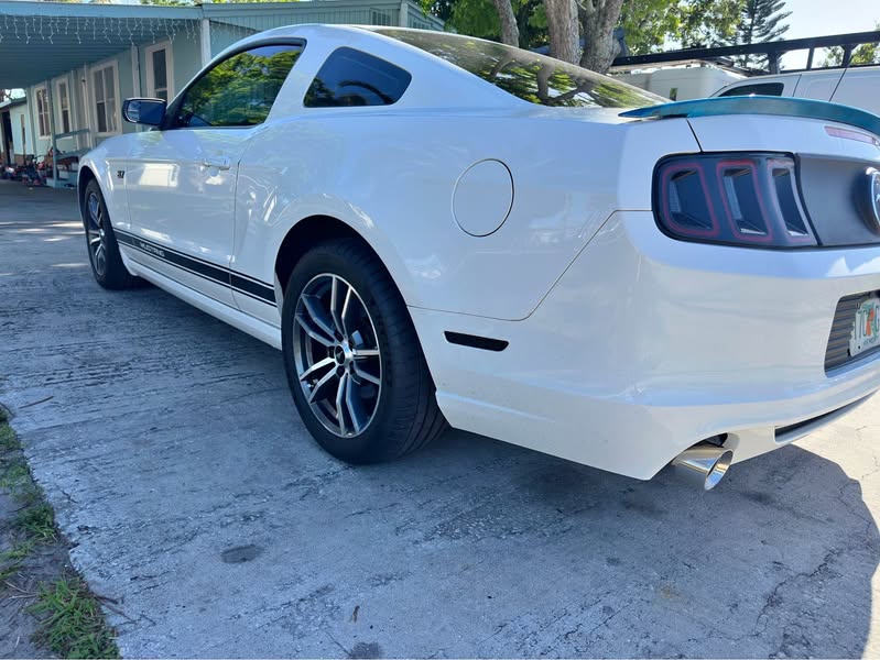 2013 Ford Mustang - Coupe 2D