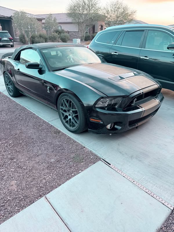 2014 Ford Mustang - V6 3.7L Manual Convertible
