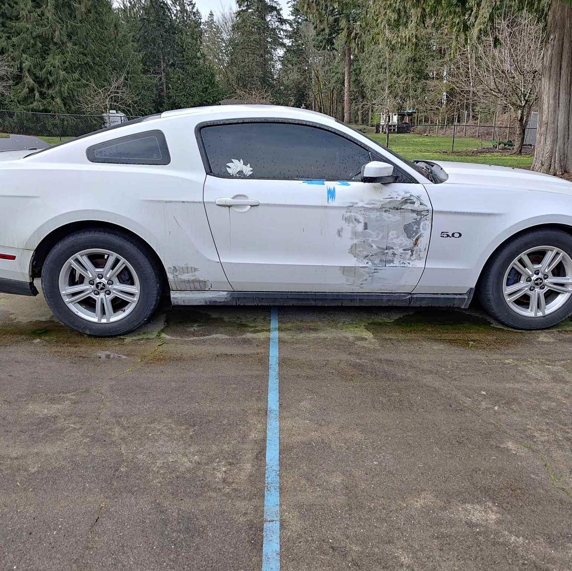 2011 Ford Mustang - V6