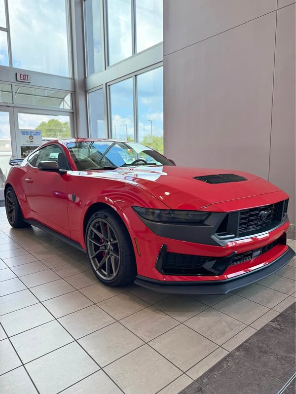 2026 Ford Mustang - Dark Horse 6 Speed Manual