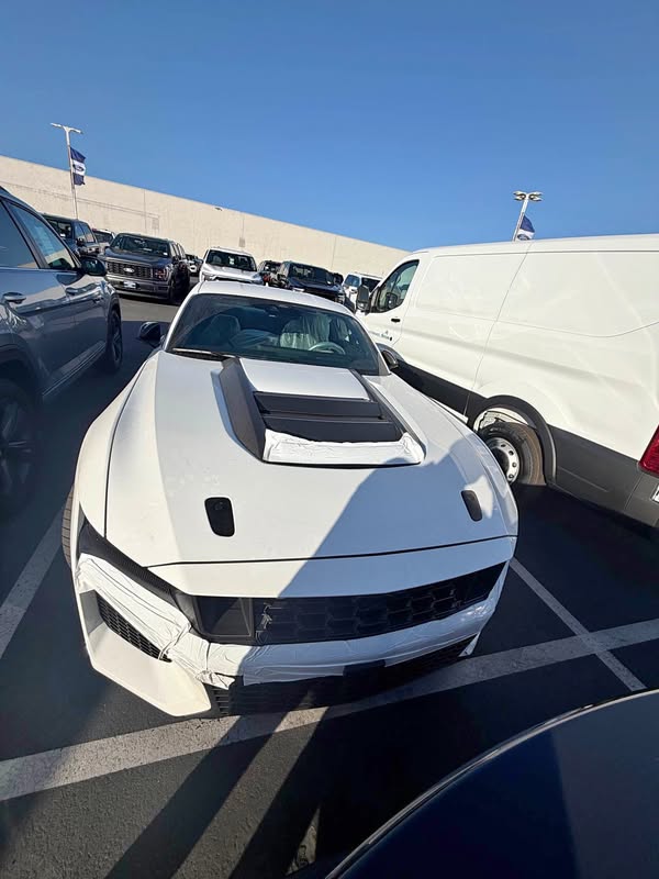 2026 Ford Mustang - Dark Horse Coupe 2D