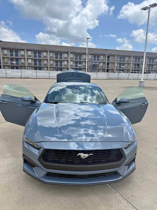 2025 Ford Mustang - premium