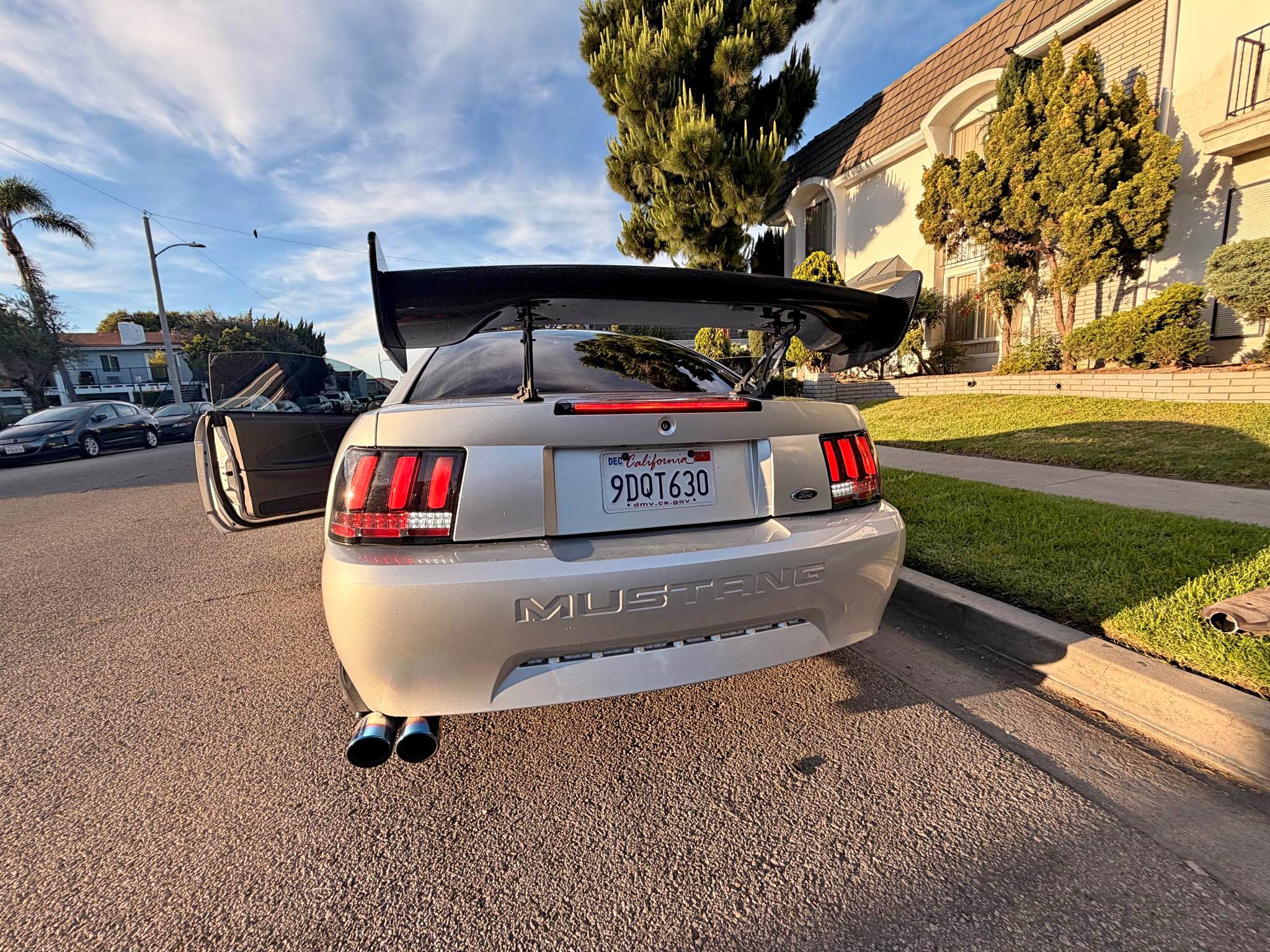 2004 Ford Mustang - V6 Coupe
