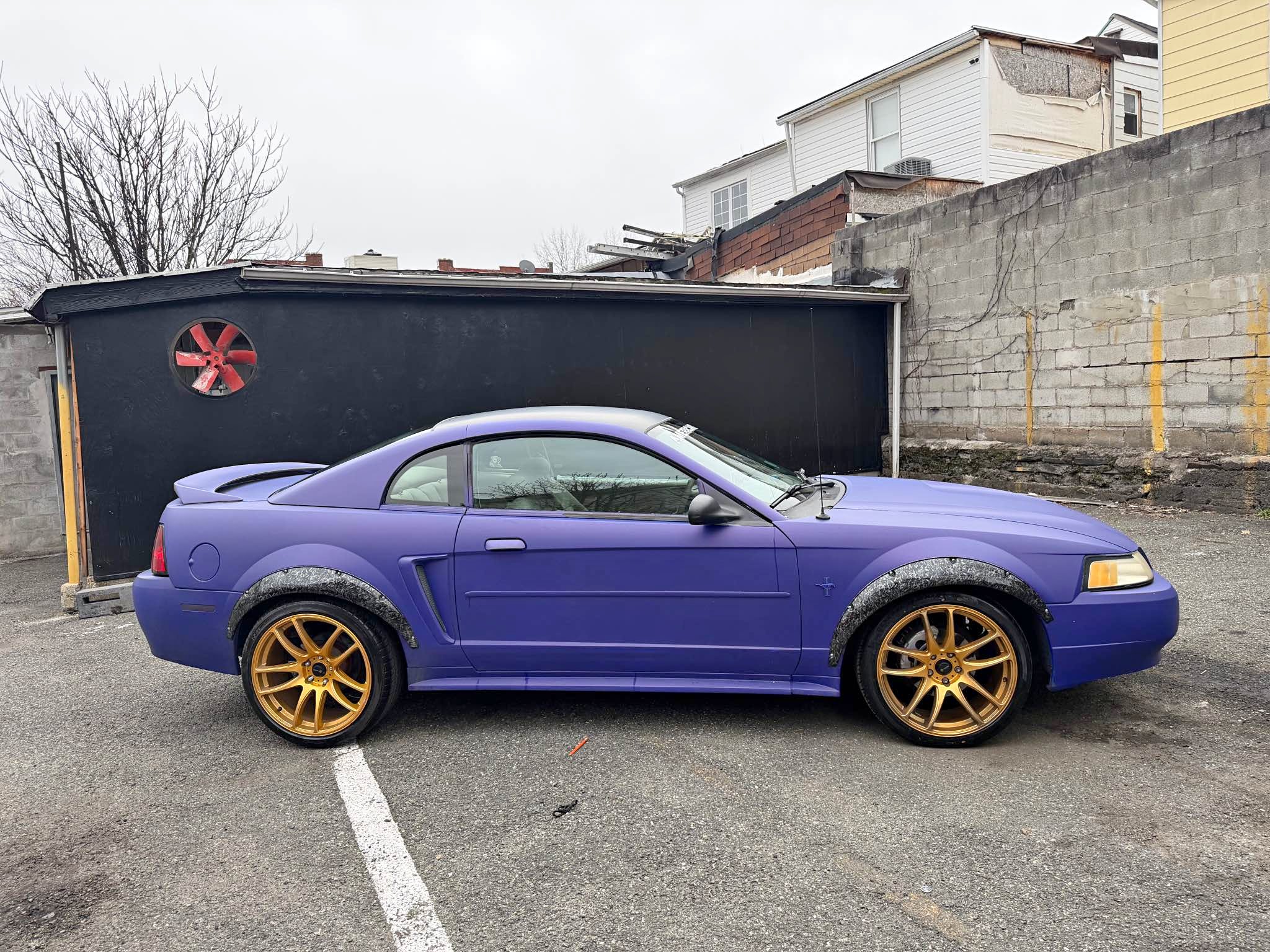 2001 Ford Mustang - Deluxe Coupe 2D