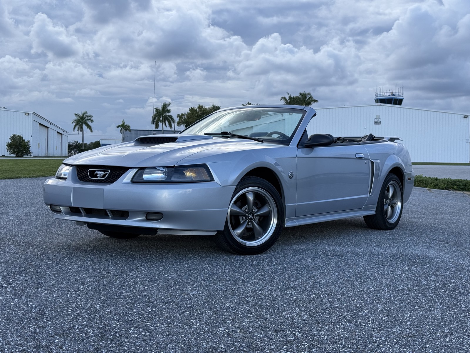 2004 Ford Mustang Deluxe
