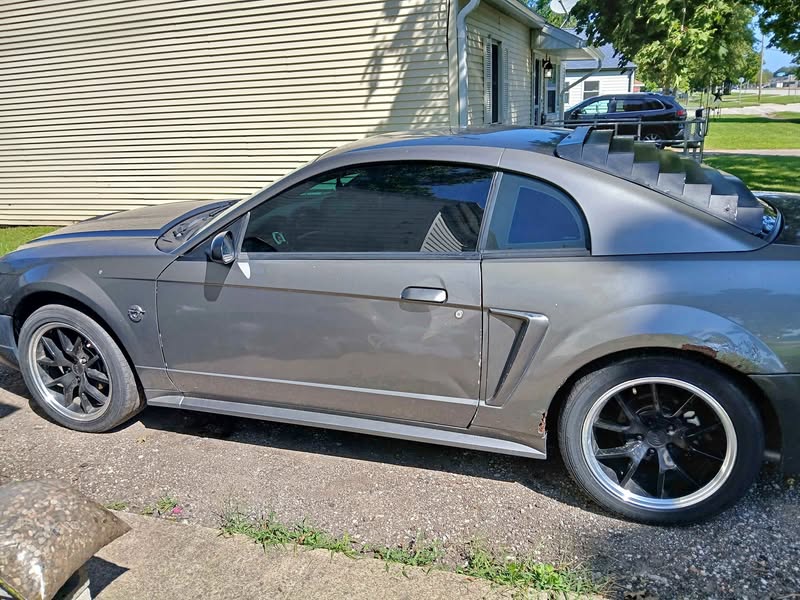 2004 Ford Mustang - Coupe 2D