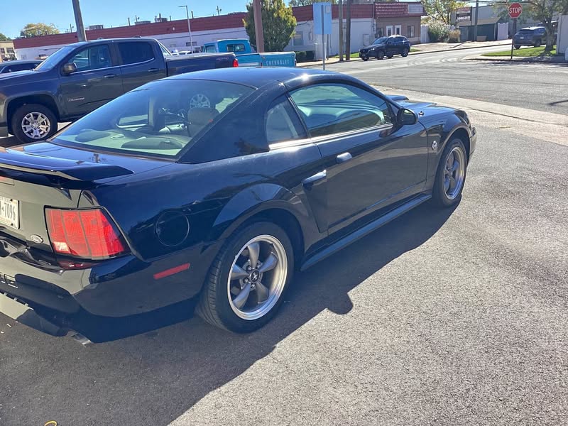 2004 Ford Mustang - Coupe 2D