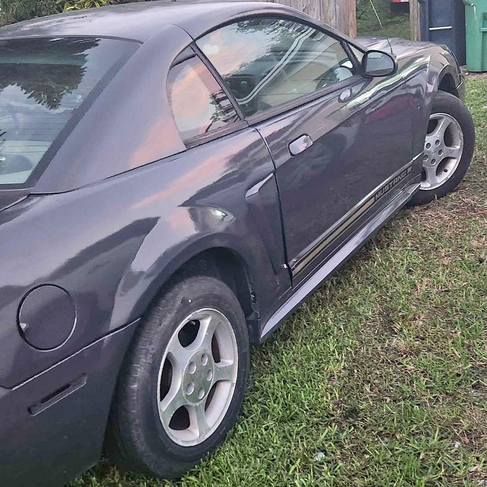 2000 Ford Mustang - BULLITT Coupe 2D