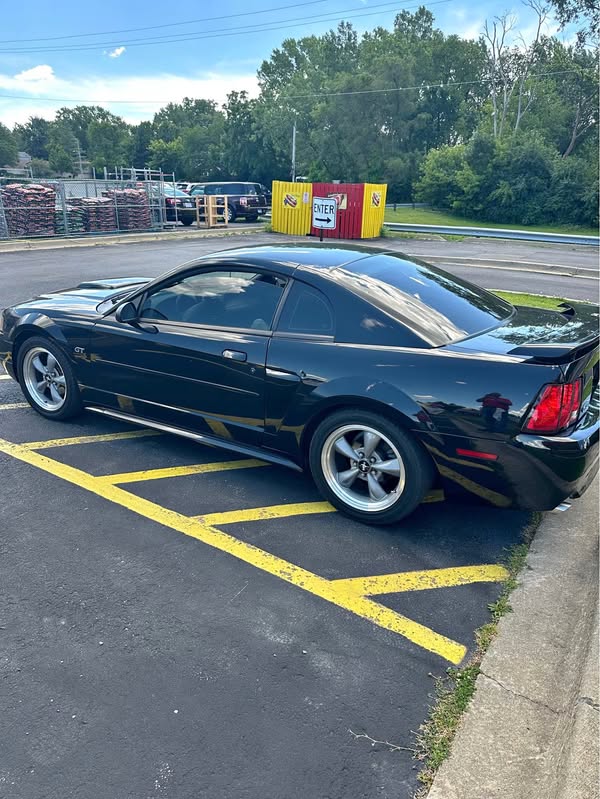 2001 Ford Mustang - GT Deluxe Coupe 2D