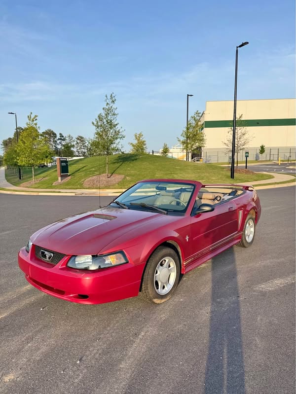 2001 Ford Mustang - V6 Convertible 2D