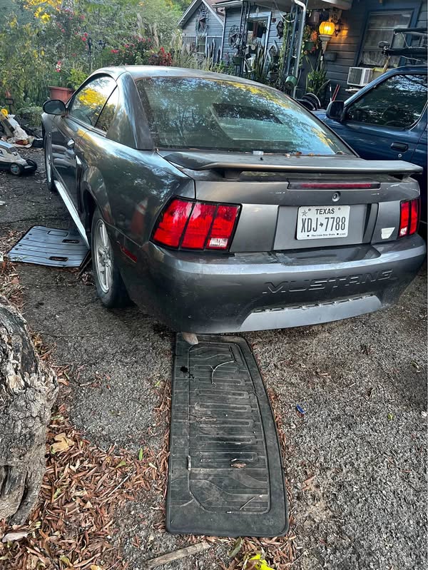 2003 Ford Mustang - V6 Coupe 2D