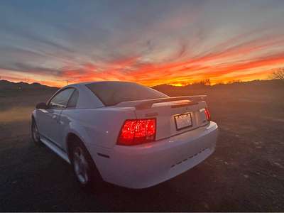 2001 Ford Mustang - Deluxe Coupe 2D