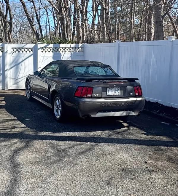 2003 Ford Mustang - Gt Deluxe