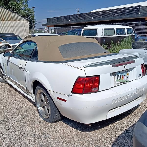 2000 Ford Mustang