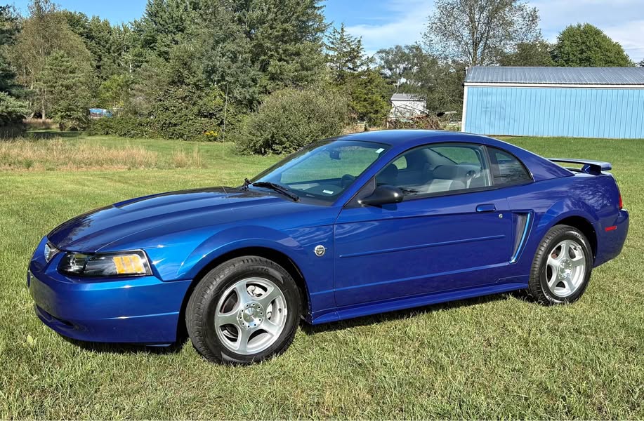 2004 Ford Mustang - V6 Coupe 2D