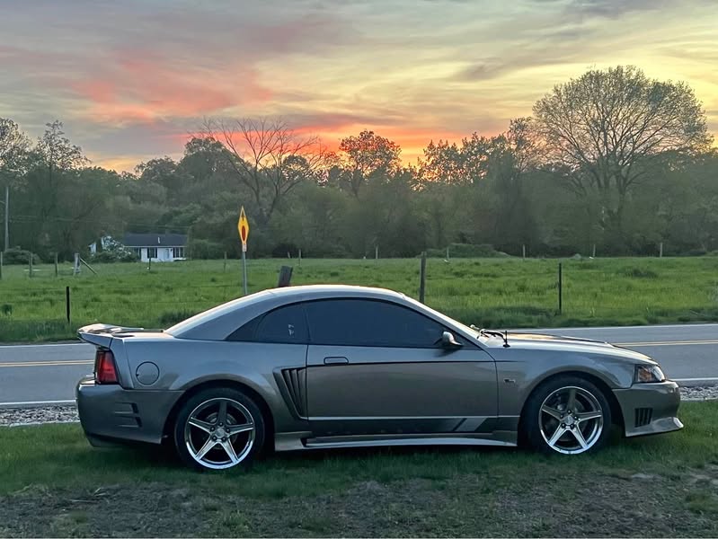 2002 Ford Mustang - Saleen