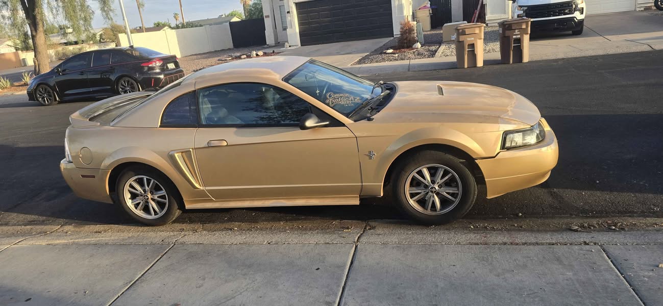 2000 Ford Mustang - Base