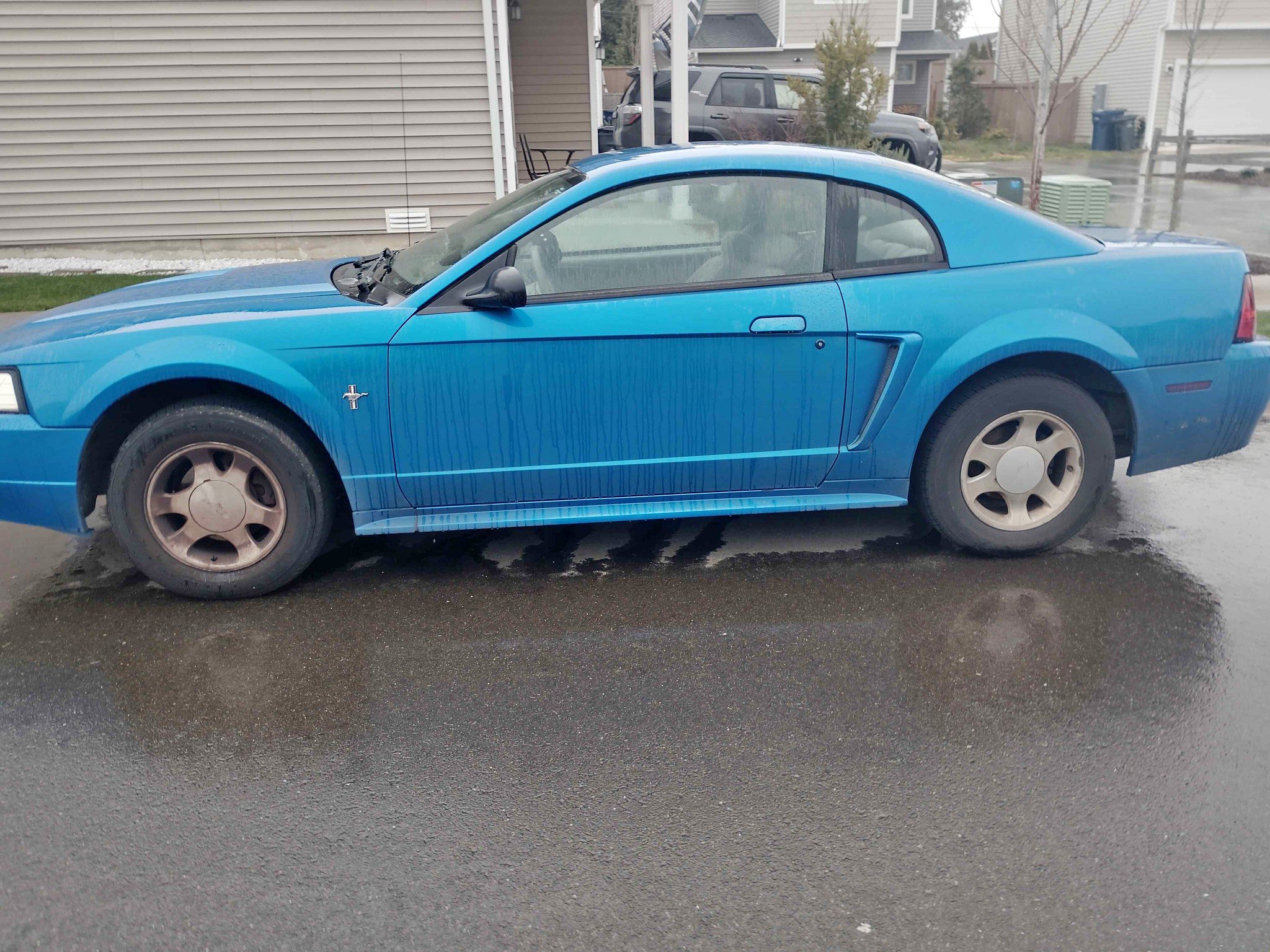 2000 Ford Mustang - V6 Coupe 2D