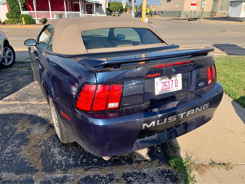2001 Ford Mustang - V6 Convertible 2D