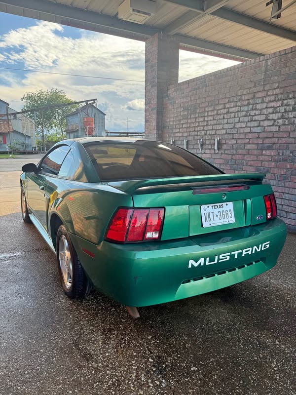 2000 Ford Mustang - V6 Coupe 2D