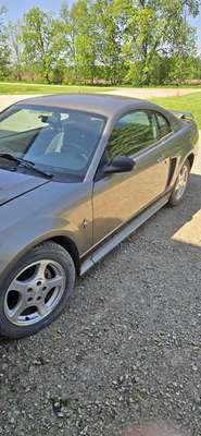 2002 Ford Mustang - V6 Coupe 2D