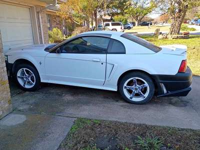 2000 Ford Mustang - Coupe 2D