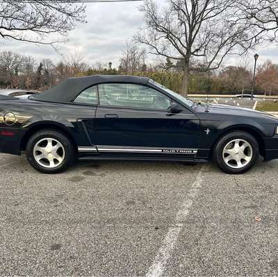 2000 Ford Mustang - V6 Premium Convertible 2D