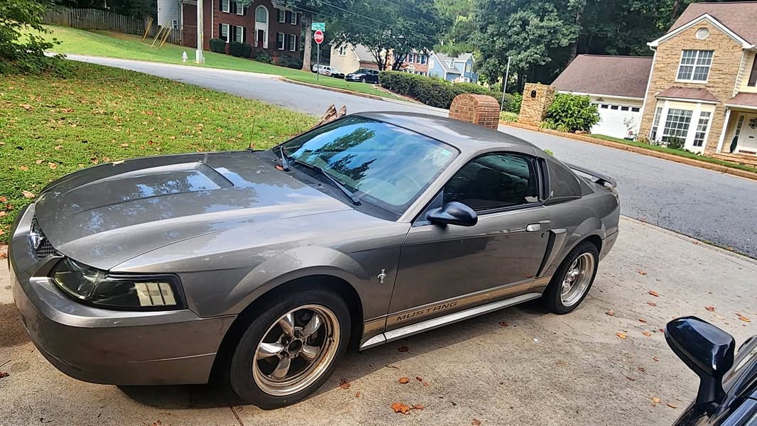 2002 Ford Mustang - V6 Coupe 2D