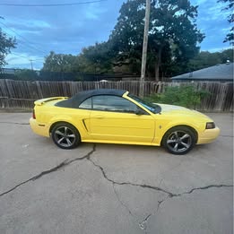 2003 Ford mustang premium v6 \u2022 flexible\u2022
