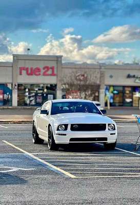 2004 Ford Mustang - Deluxe Coupe 2D