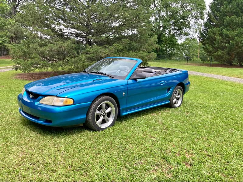 1995 Ford Mustang - Base Model