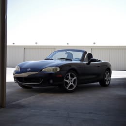 2002 Mazda MAZDA MX-5 Miata RF - Club Convertible 2D
