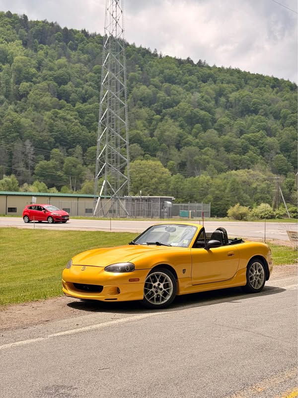 2002 Mazda MAZDA MX-5 Miata RF - Grand Touring Convertible 2D