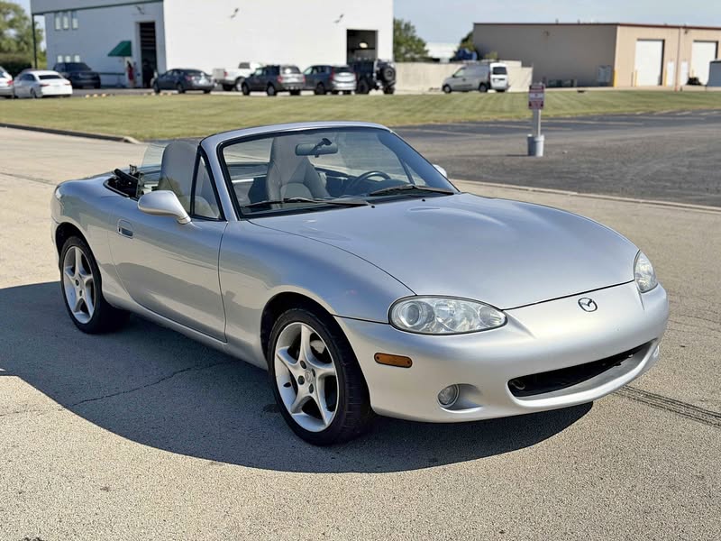 2003 Mazda MAZDA MX-5 Miata RF - Club Convertible 2D