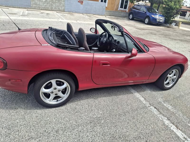 2001 Mazda MAZDA MX-5 Miata RF - Club Convertible 2D