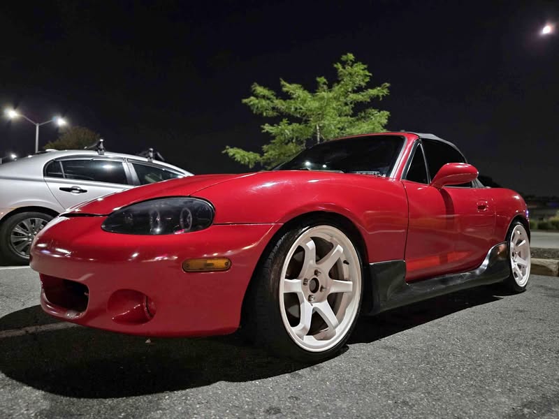 2004 Mazda MAZDA MX-5 Miata RF - Grand Touring Convertible 2D