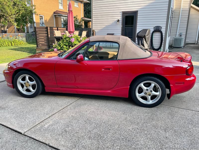 1999 Mazda MAZDA MX-5 Miata RF Club Convertible 2D