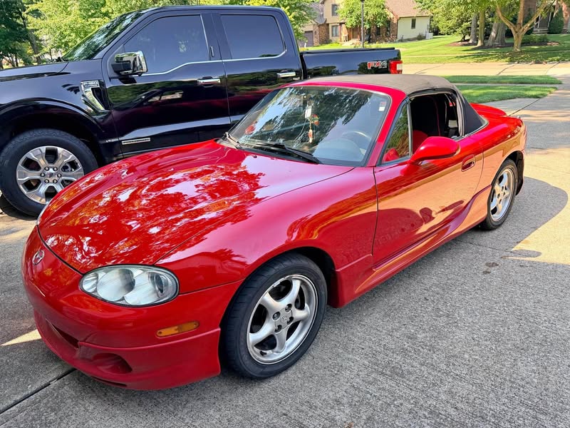 2001 Mazda MAZDA MX-5 Miata RF - Club Convertible 2D