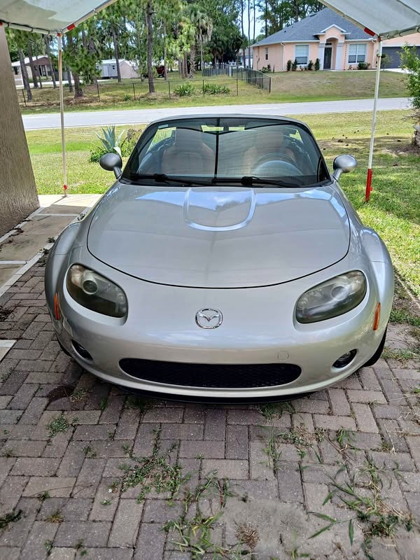 2006 Mazda MAZDA MX-5 Miata RF - Club Convertible 2D