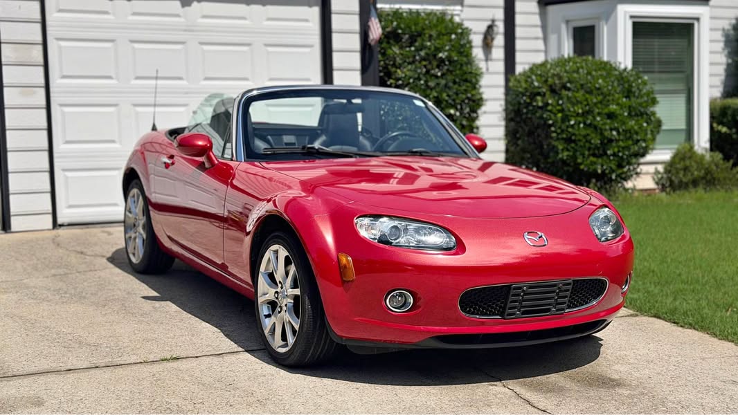 2006 Mazda MAZDA MX-5 Miata RF - Grand Touring Convertible 2D