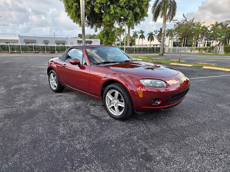 2006 Mazda MAZDA MX-5 Miata RF - Grand Touring Convertible 2D