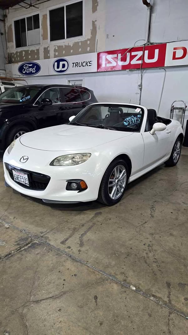 2013 Mazda MAZDA MX-5 Miata RF - Club Convertible 2D