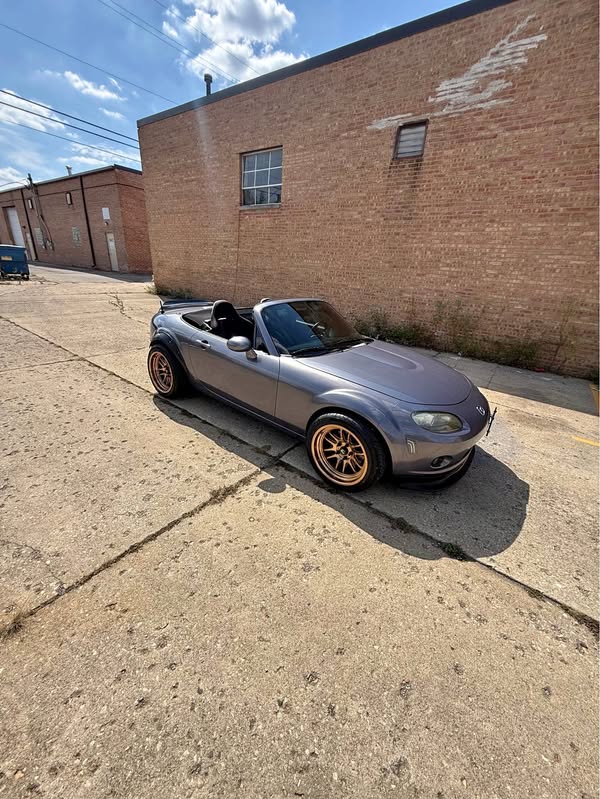 2006 Mazda MAZDA MX-5 Miata RF - Club Convertible 2D