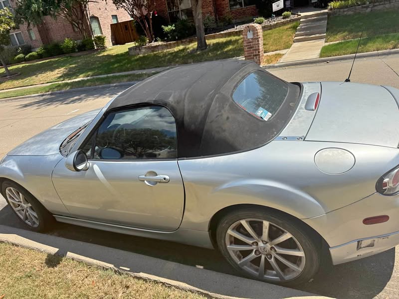 2006 Mazda MAZDA MX-5 Miata RF - Grand Touring Convertible 2D
